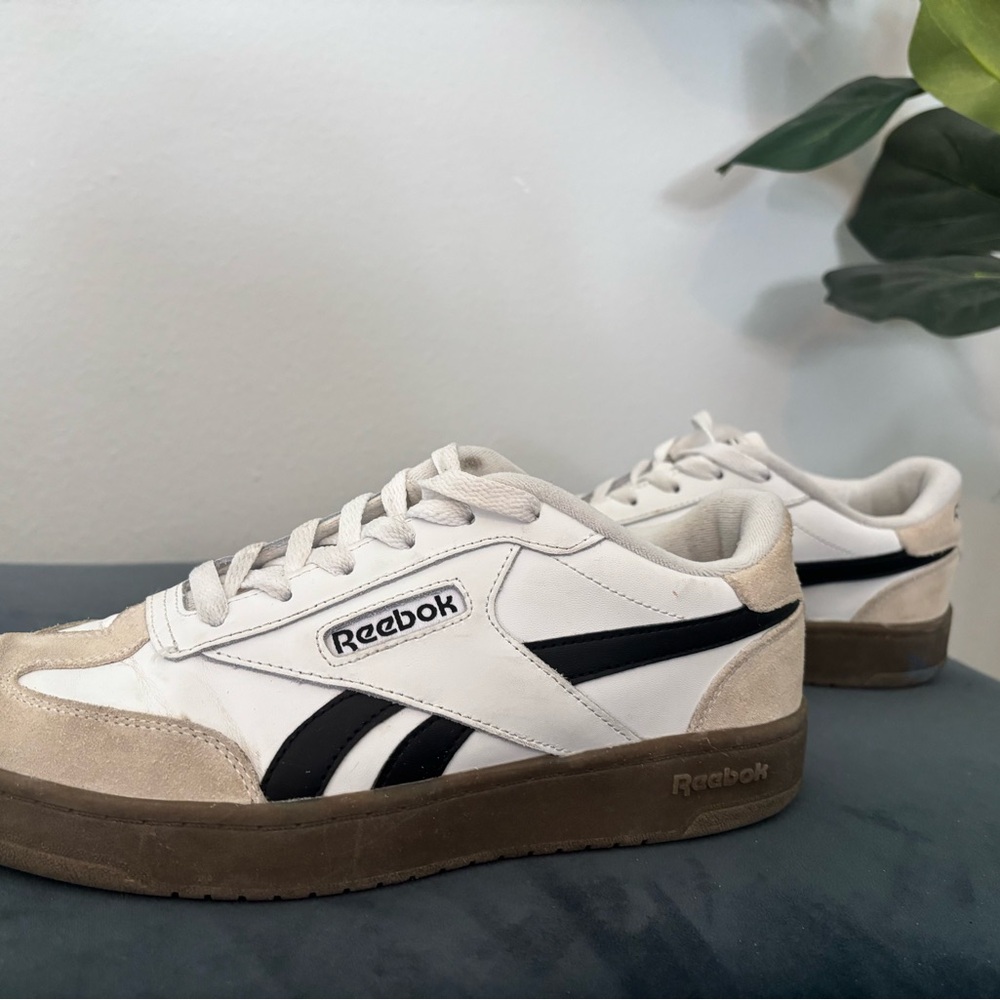 Reebok women’s White and Black Classic Sneakers